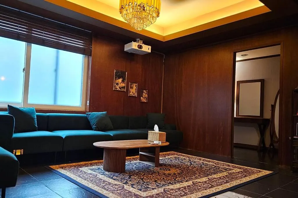 Villa Hongdae Main Street Unique Interior, Spacious Room Seoul